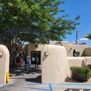 ramen and noodles, outside