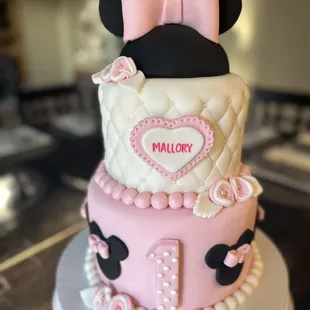a minnie mouse cake