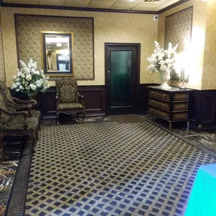 the entrance to the hotel