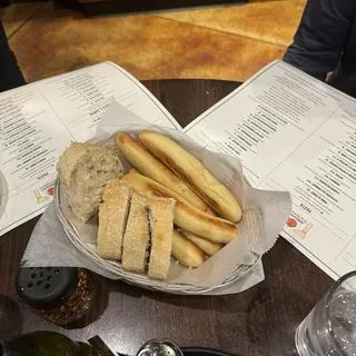 4 Breadsticks