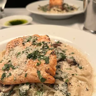 Good food and good service. Alfredo with salmon, spinach, and mushrooms.