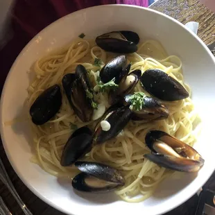 Linguini with mussels. The dish with disappointing sauce.