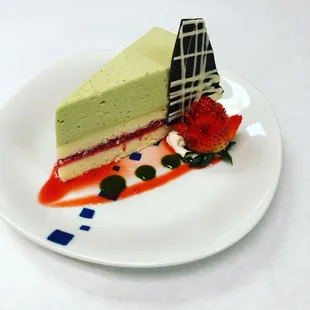 Matcha berry mousse cake