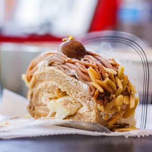 Mont Blanc Black Tea Roll /