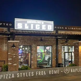 No doubt that this establishment is serving that other 'Food Group' - Pizza By the Slice. Side parking lot view.