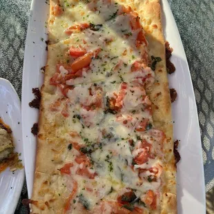Margherita flatbread