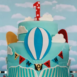 hot air balloon theme strawberry cake