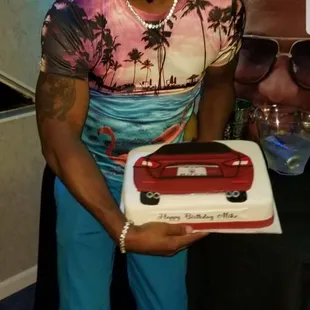 Andrea was able to take a photo and recreate the car on the cake. Excellent work and delicious!!!