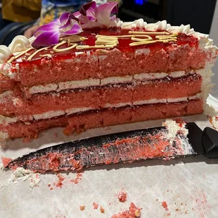 10 inch round fed 30 people if you know how to cut it and just perfect size portion for everyone.