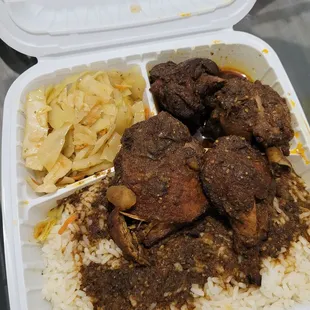 Stewed chicken with white rice and cabbage