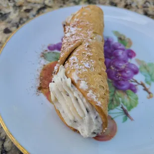 Cannoli.