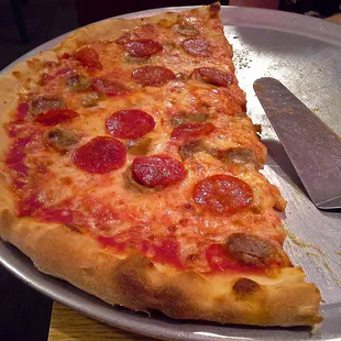 Excellent sausage, cooked perfect, tasty crust!