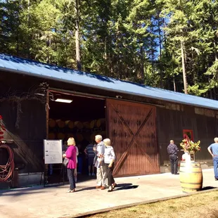 FALL WINE RELEASE 2016: Pick a barn door for blends or varietals