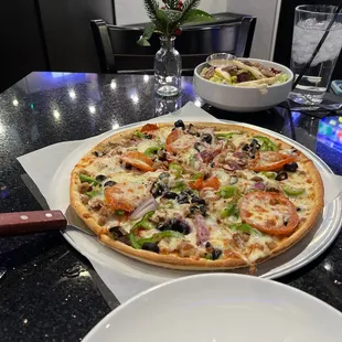 The Masterpiece pizza with original crust.  This is the medium, 8 slices.