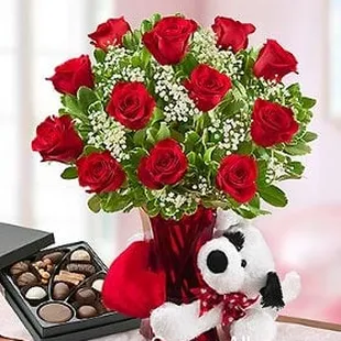 The perfect statement of true love. Convey your thoughts and wishes in an unforgettable way with this dramatic arrangement