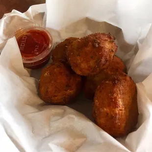 Spicy mac and cheese balls!