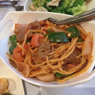 Tomato Beef Chow Mein