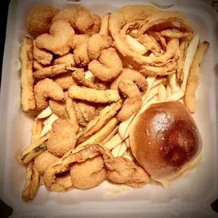 &quot;21-piece shrimp basket&quot;, comes with fries, &amp; in this case, onion rings, zucchini &amp; roll also. Nice.
