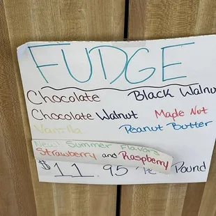 a sign for fudge