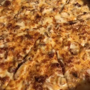Bacon garlic chicken pizza