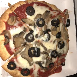 Mini pizza with mushrooms and black olives