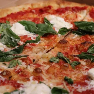 Margherita pizza. The BF really enjoyed it!