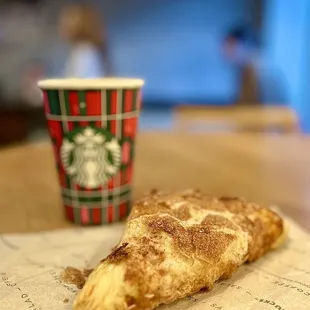 Ohayō! Enjoying Andy&apos;s Apple Turnover on a 58-degrees morning in Manoa while working on my travel content, IG: @eric_travel_guru