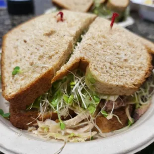 Turkey Sandwich with Avocado, Tomatoes and Cheese