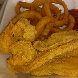 #F2 shrimp/catfish with fries/ subbed for onion rings.....