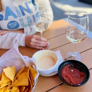 Chips &amp; queso