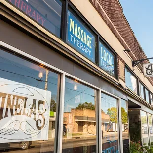 the outside of a restaurant