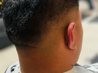 Super Clip Hair Salon