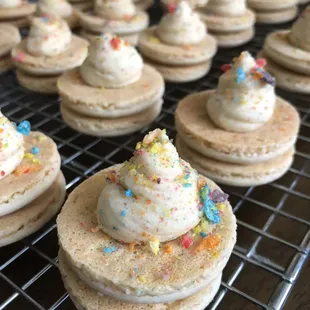 Fruity pebbles Macarons