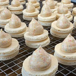 Fruity pebbles macarons
