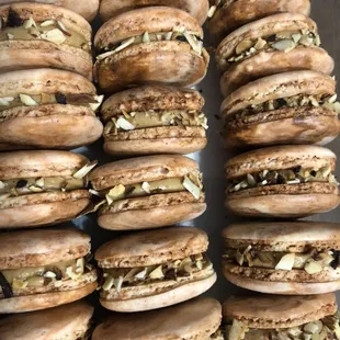 Cookie Butter-crunch Macarons with toasted almonds