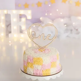 The perfect custom gluten free smash cake for my one year olds birthday! (Photos by sugar baby photography)