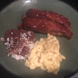 I&apos;d didn&apos;t get a pic of everything but here&apos;s a couple of ribs, rice and Mac n cheese.  YUM!