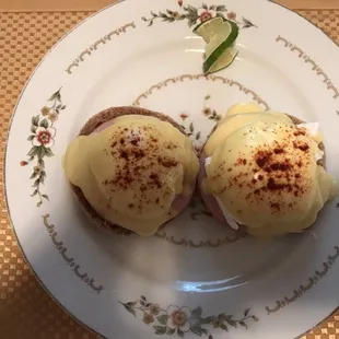 Eggs Benedict! Loved the table settings.