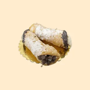 Cannoli with smooth cream.