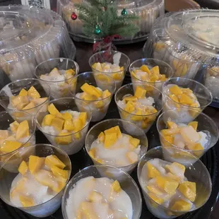 Sweet sticker rice with mango for a catering party