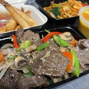 Beef stew lover (chunks of tender beef stew in spicy basil garlic sauce)