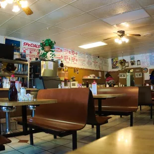 Very clean.  Nice place for breakfast and lunch.