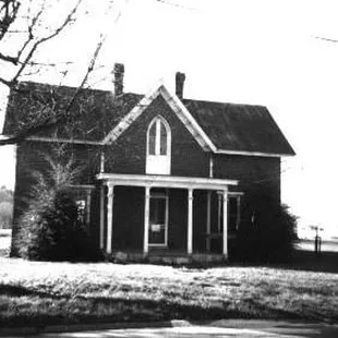 1950&apos;s photo of Chilton House when located where Post Office is now. Moved in 1975.