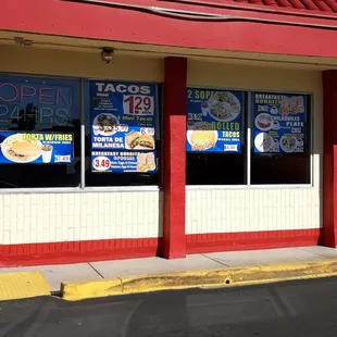 outside, pizza