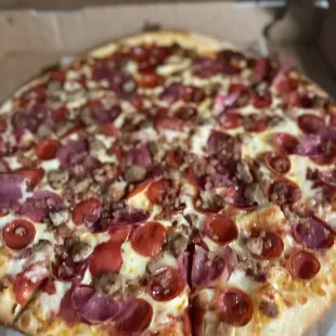 "Meat lovers" pizza
