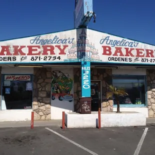 the outside of the bakery