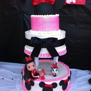 a minnie mouse cake