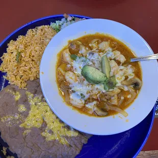 Guisado de mariscos (seafood stew) Very flavorful broth and lots of seafood