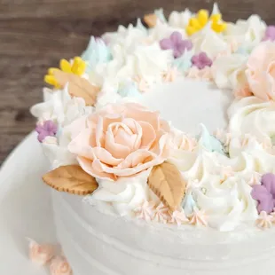 White Chocolate Floral Wreath Cake