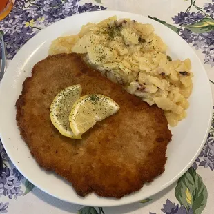 Schnitzel mit Kartoffelsalat